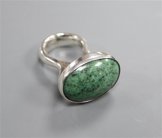 A Nanna & Jorgen Ditzel for Georg Jensen sterLing 925 and nephrite set dress ring, design no. 97, size G/H.